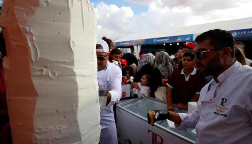 Şanlıurfa'da 100 kilogram dondurma dağıtıldı