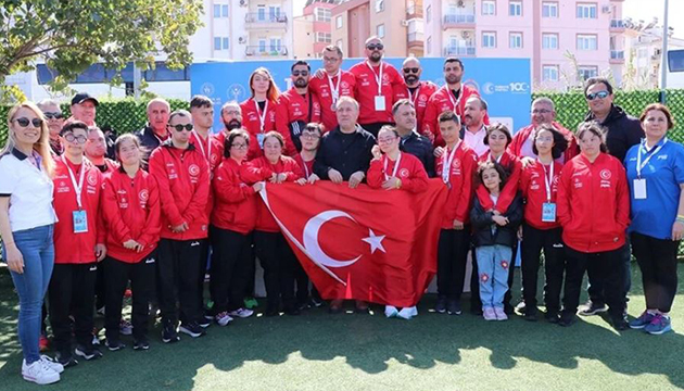 Down sendromlu sporcular tarihe geçti