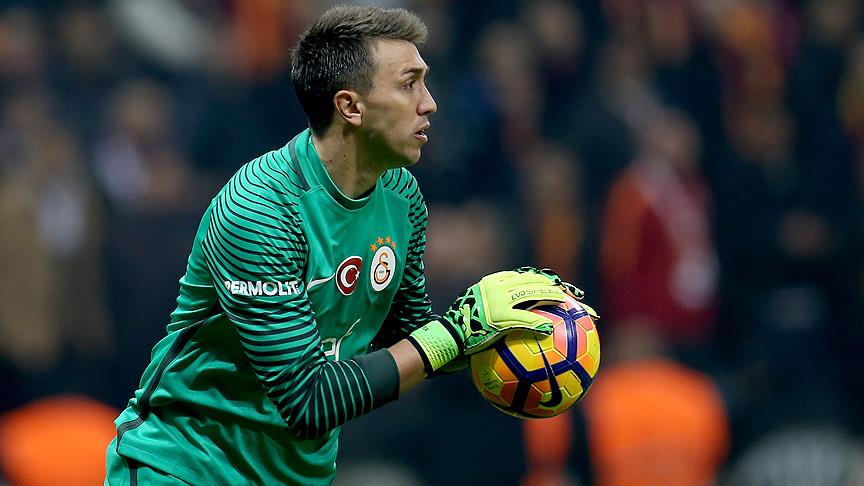 Galatasaray ın vazgeçilmezi yine Muslera