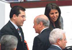 DTP Lİ VEKİLDEN MHP LİLERİ GÜLDÜREN ESPRİ: DİKKAT ET, YARDIM YATAKLIKTAN GİDERSİN