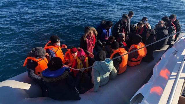 İzmir de 666 düzensiz göçmen yakalandı