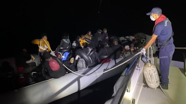 İzmir de 47 düzensiz göçmen kurtarıldı!