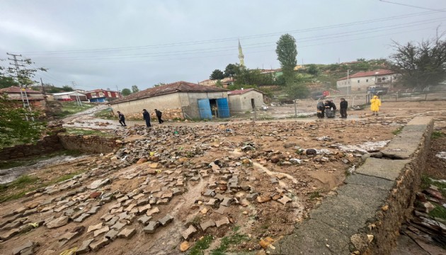 Kırıkkale'de sel felaketi: Araçlar sürüklendi, hayvanlar telef oldu