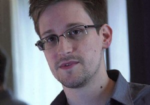 Edward Snowden a sanatçı ve yazarlardan destek!