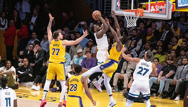 Edwards tan Lakers a 43 sayı