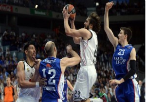 Anadolu Efes dörtlü finali kaçırdı!