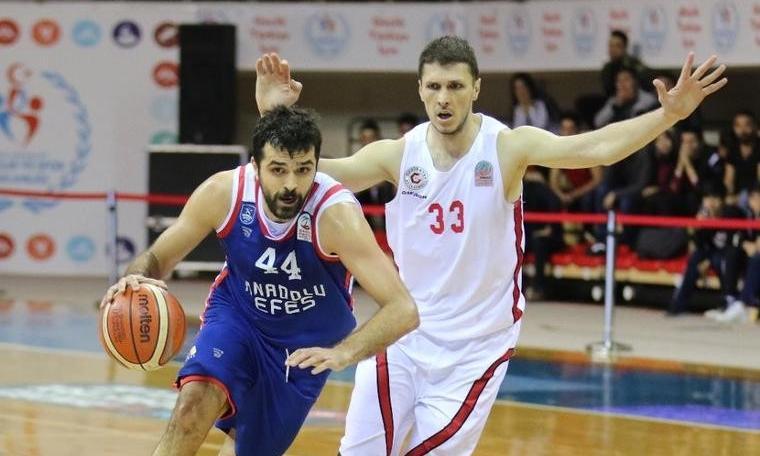 Anadolu Efes tek farkla güldü