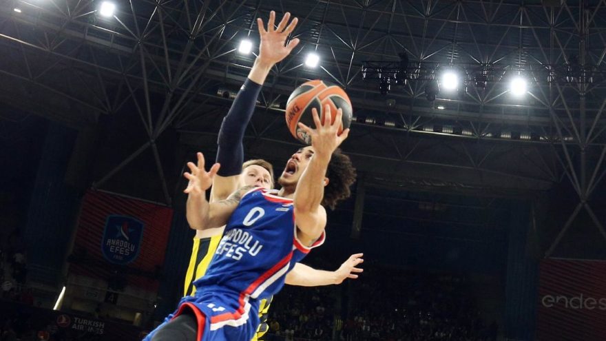 Türk derbisinde kazanan Anadolu Efes