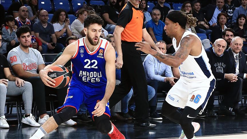 Anadolu Efes 6. galibiyetini aldı