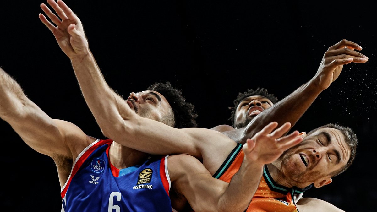 Anadolu Efes, EuroLeague de Valencia ya mağlup oldu