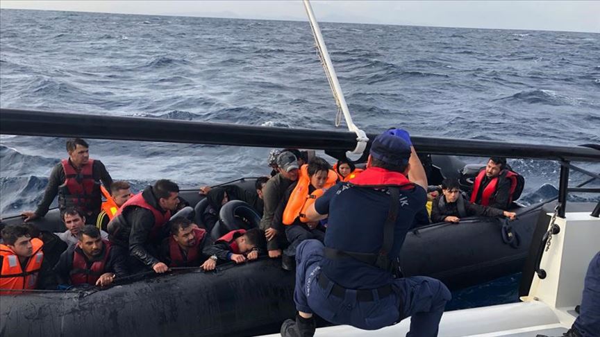 Ege Denizi nde 30 göçmen yakalandı