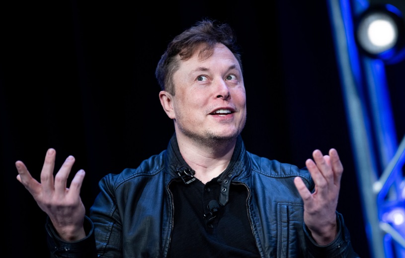 Elon Musk, Facebook ve Instagram la dalga geçti