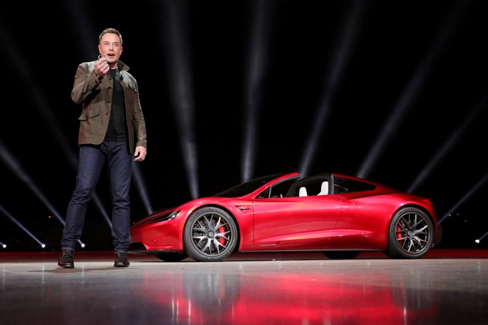 Elon Musk tan uçan otomobil paylaşımı
