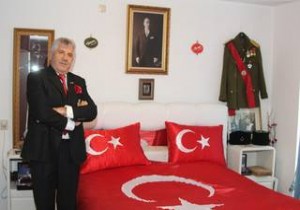 Emekli bankacı evini Çanakkale müzesine çevirdi!