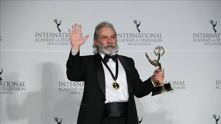 Haluk Bilginer, Emmy Ödülleri nde  en iyi erkek oyuncu  seçildi