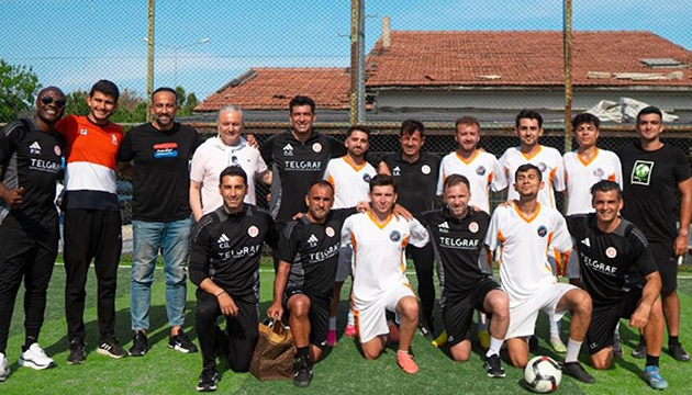 Emre Belözoğlu üniversite öğrencileriyle futbol oynadı