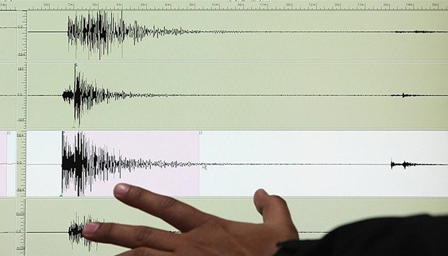 Endonezya da şiddetli deprem