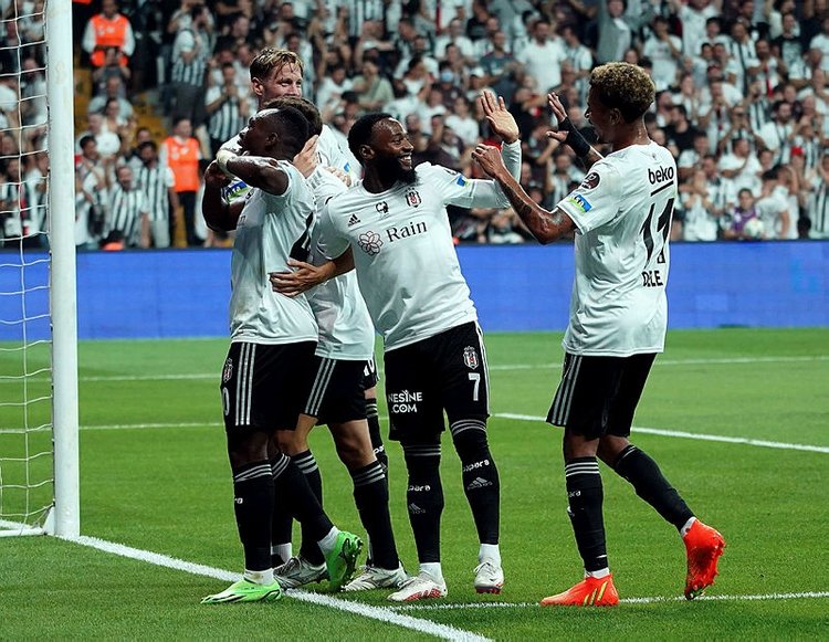 Beşiktaş ta sakatlık şoku!