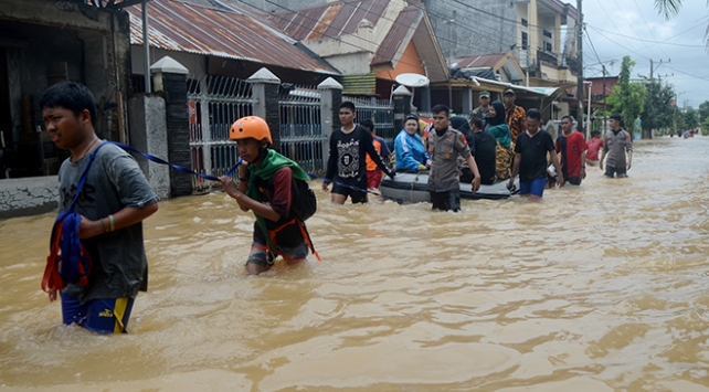 Endonezya da sel felaketi: 22 bin kişi etkilendi