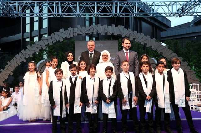 Erdoğan, torununun mezuniyet töreninde
