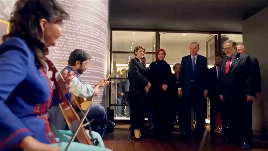 Cumhurbaşkanı Erdoğan, Türk Müziği Tarihi Sergisi ni gezdi