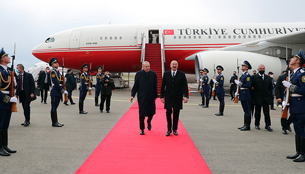 Erdoğan ve Aliyev havalimanı açtı!
