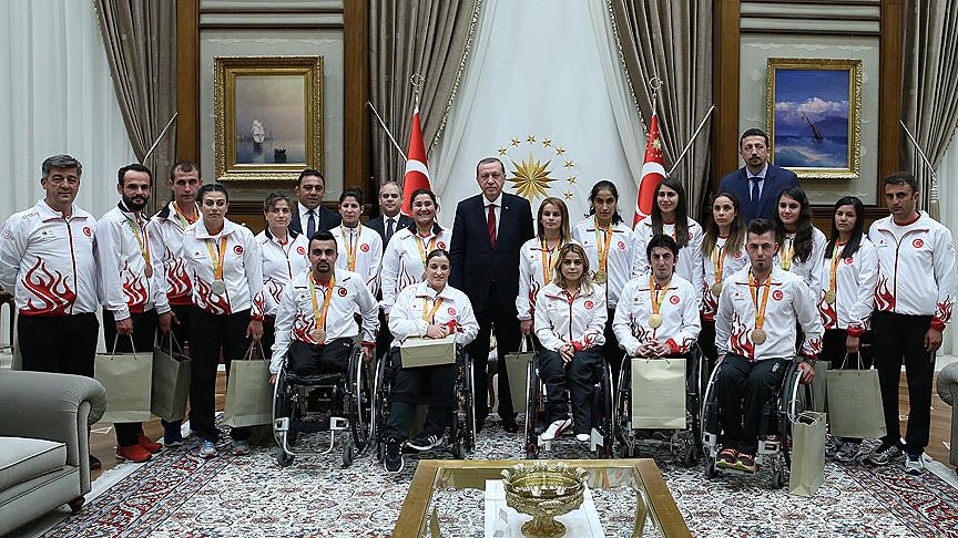 Erdoğan, madalyalı sporcuları kabul etti!