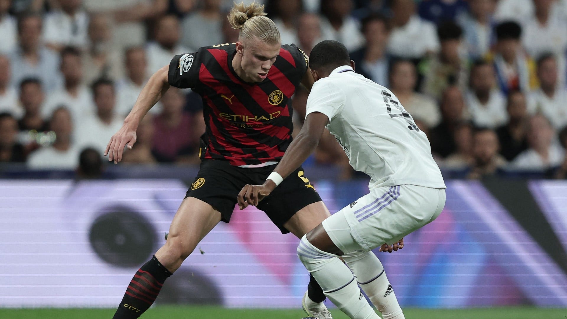 Gol makinesi Erling Haaland yılın futbolcusu seçildi!