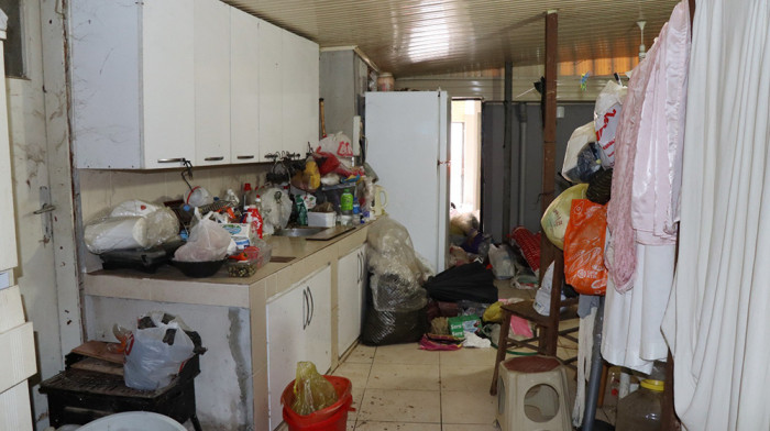 Aydın da bir evden 4 kamyon çöp çıktı