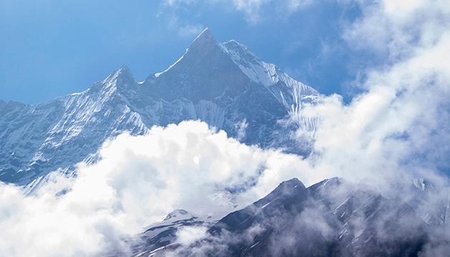 Everest te yüzlerce kişi mahsur