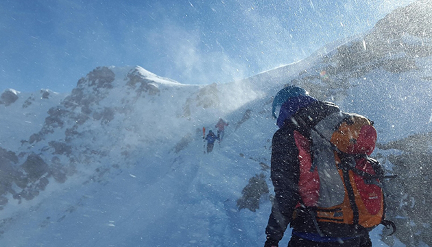 Everest te mahsur kalanlar kurtarıldı