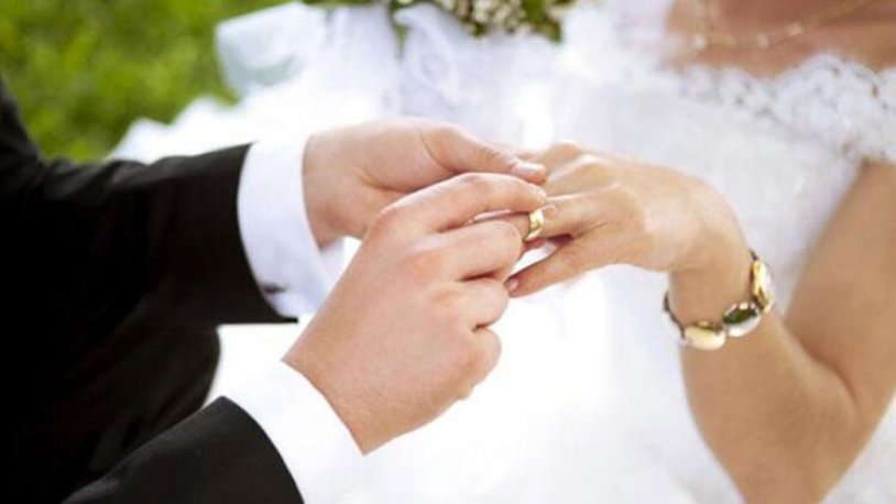 Türkiye de evlenme oranı son 10 yılda yüzde 25 düştü!
