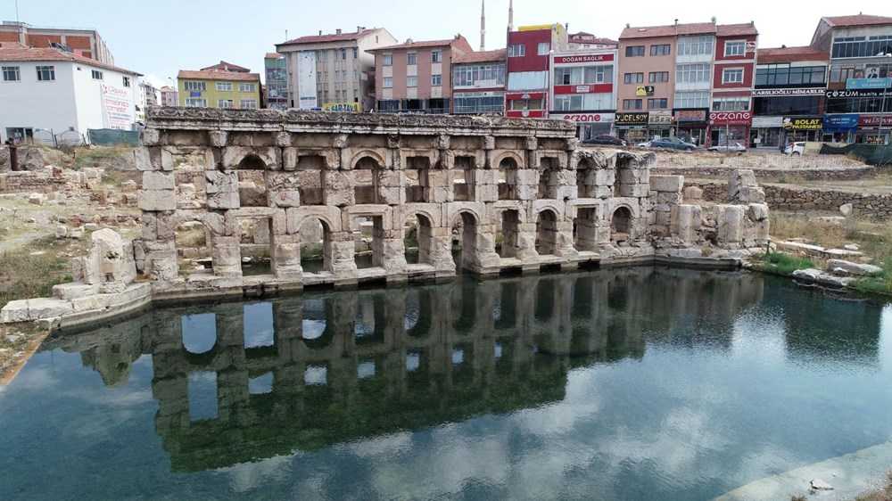 2 bin yıllık Roma hamamına kilit vuruldu!