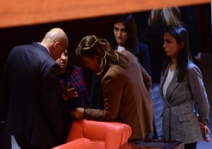 Mecliste AKP ve HDP arasında gerginlik!