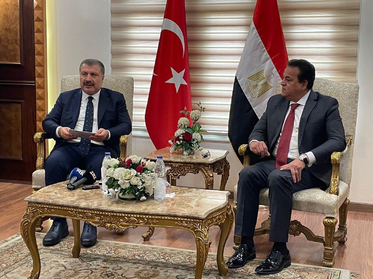 Bakan Koca, Gazzeli yaralıları ziyaret etti