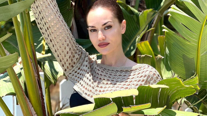 Fahriye Evcen in plaj tarzı!