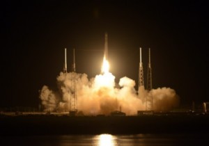 Falcon 9 roketi havada infilak etti!