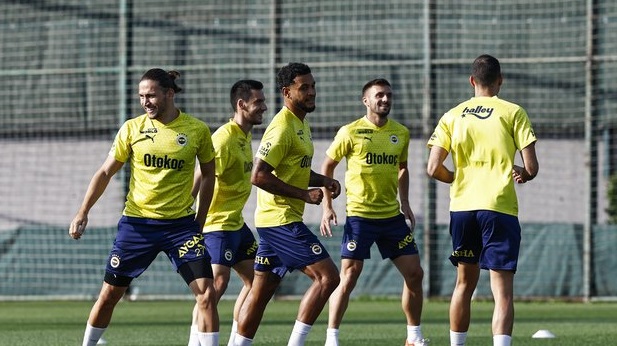 Fenerbahçe nin Ankaragücü maçı kamp kadrosu belli oldu: 8 kişi yok!