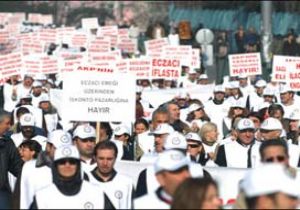 Kepenk İndiren Eczacılardan  Daha Radikal  Eylem Sinyali: Hükümet Adım Atmazsa…