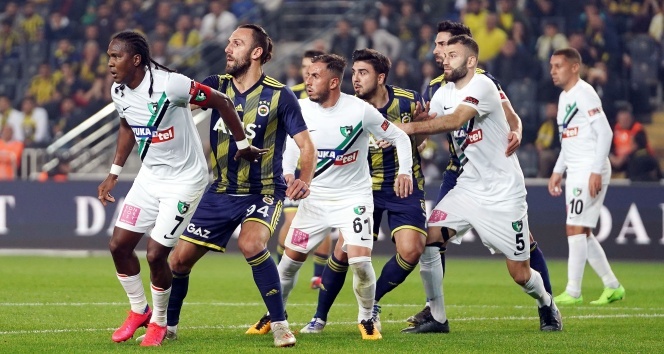 Fenerbahçe 1 puanı 90+2 de kurtardı