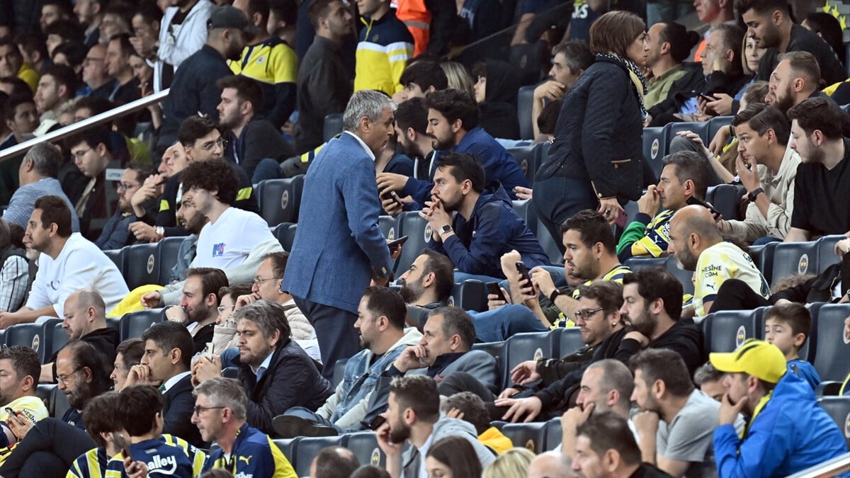Fenerbahçe tribünleri, bir isim hariç herkesi ıslıkladı