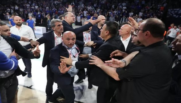 Fenerbahçe'den çok sert tepki: 'Yaşanan rezilliğin açıklamasını bekliyoruz'