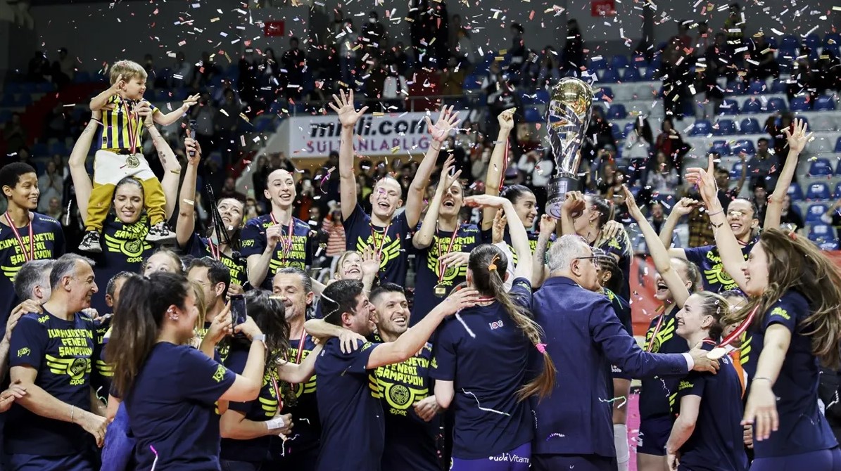Fenerbahçe Spor Kulübü, takım sporlarında önemli başarılar kazandı