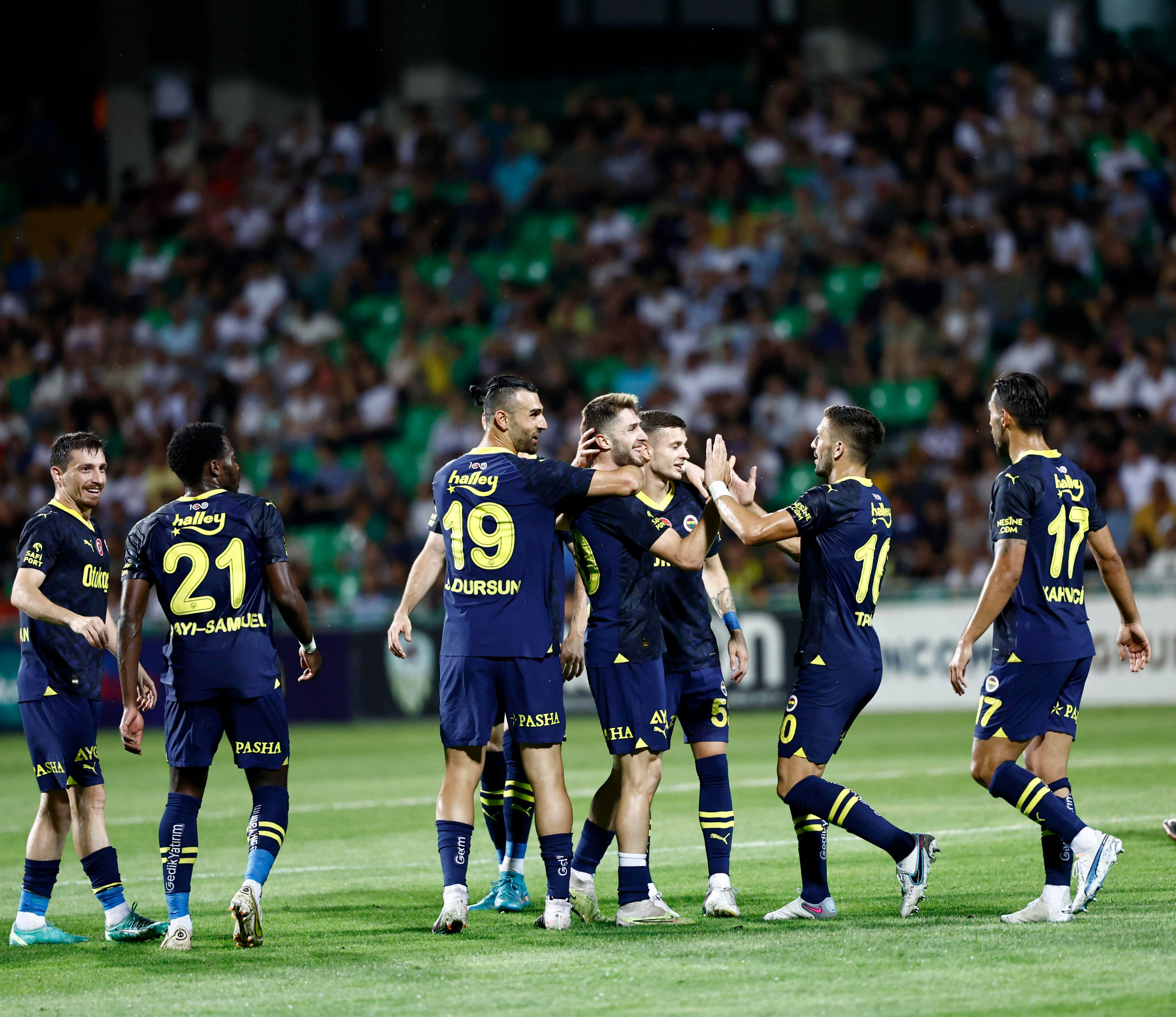 Fenerbahçe nin Konferans Ligi kadrosu açıklandı