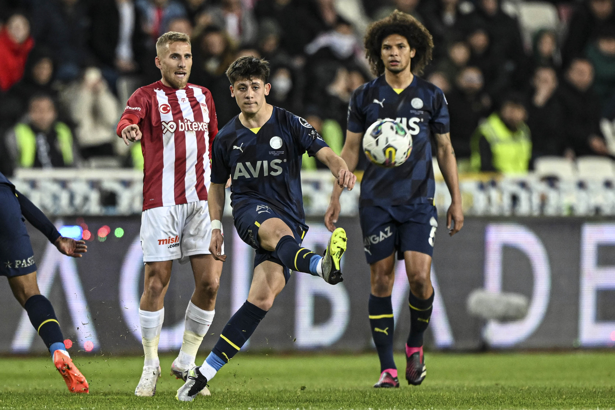 Kupada zorlu mücadele: Sivasspor-Fenerbahçe