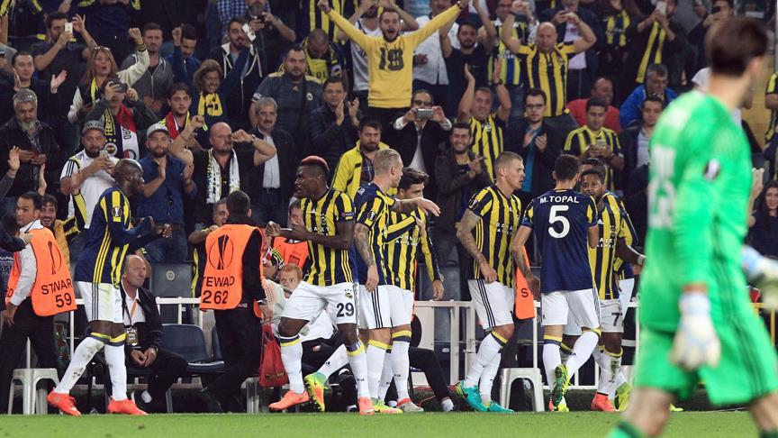 Kadıköy de Emenike şov! Fenerbahçe den kritik galibiyet!