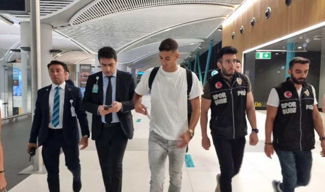 Fenerbahçe nin yeni transferi Mert Müldür, İstanbul da