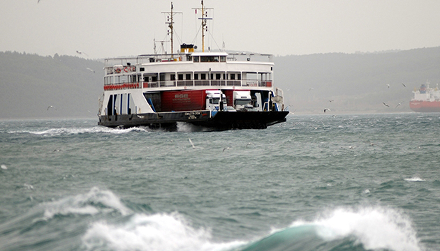 Marmara da feribot seferlerine fırtına engeli