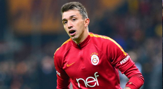 Muslera dan oğluna  Muslera  ismini veren taraftara teşekkür