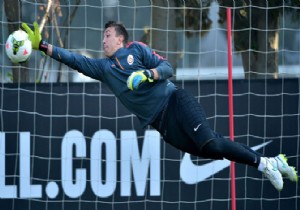 Muslera yı sonunda çıldırttılar!